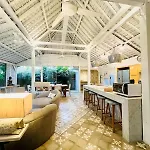 Tropical Villa Batik - Large Garden & Pool, Concierge! 3Mins To Beach, Clubs, Cafes