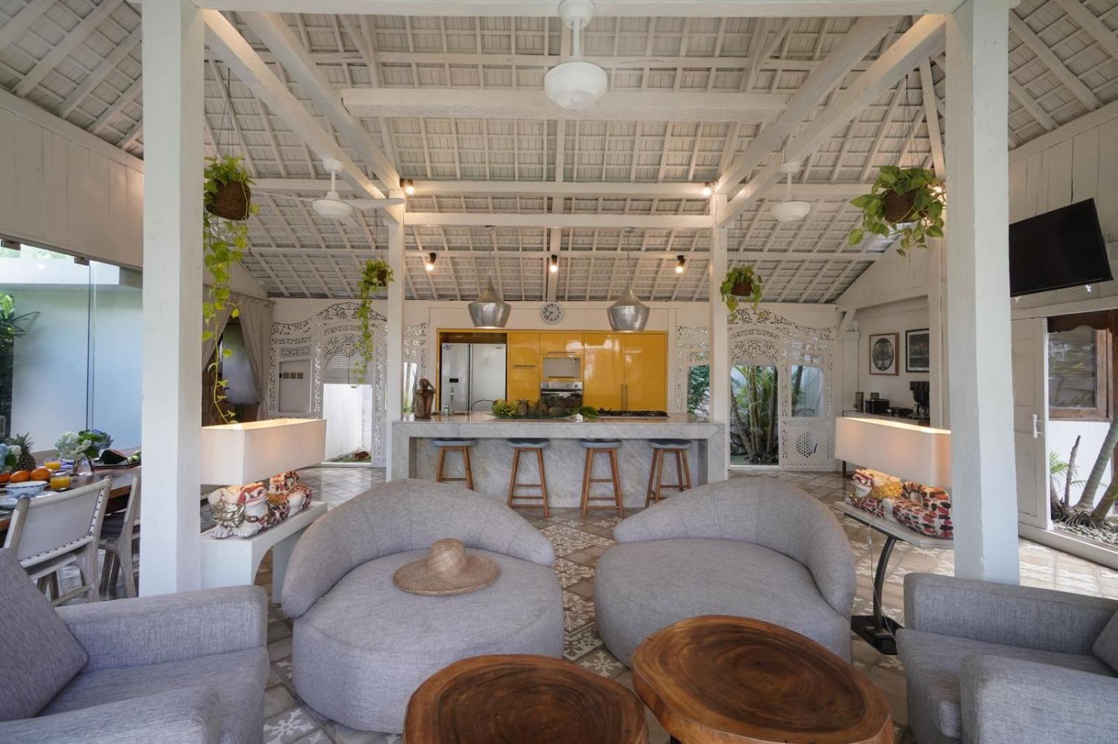 Tropical Batik - Large Garden & Pool, Concierge! 3mins To Beach, Clubs, Cafes * Seminyak (Bali)