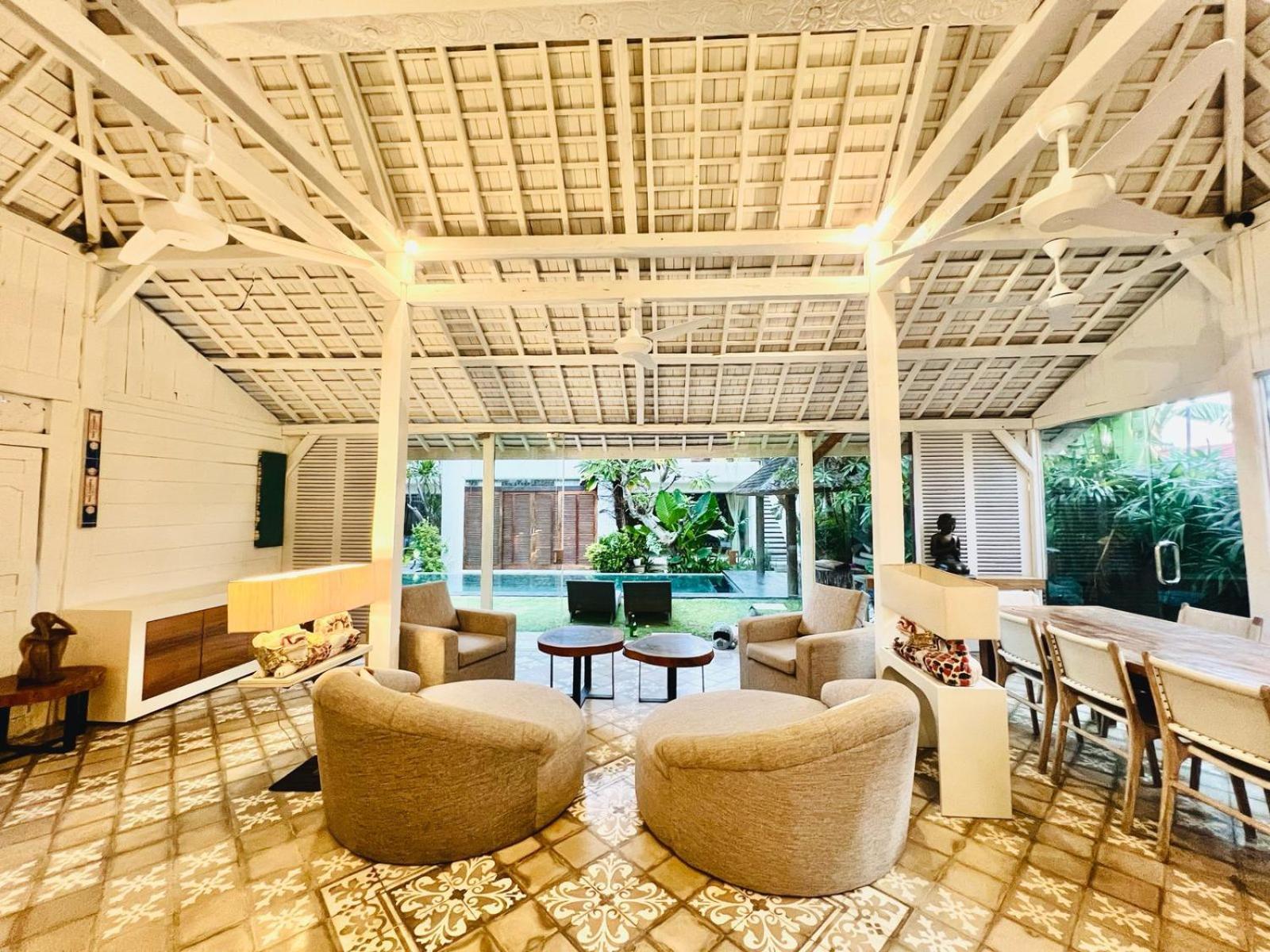 Tropical Batik - Large Garden & Pool, Concierge! 3mins To Beach, Clubs, Cafes Villa *