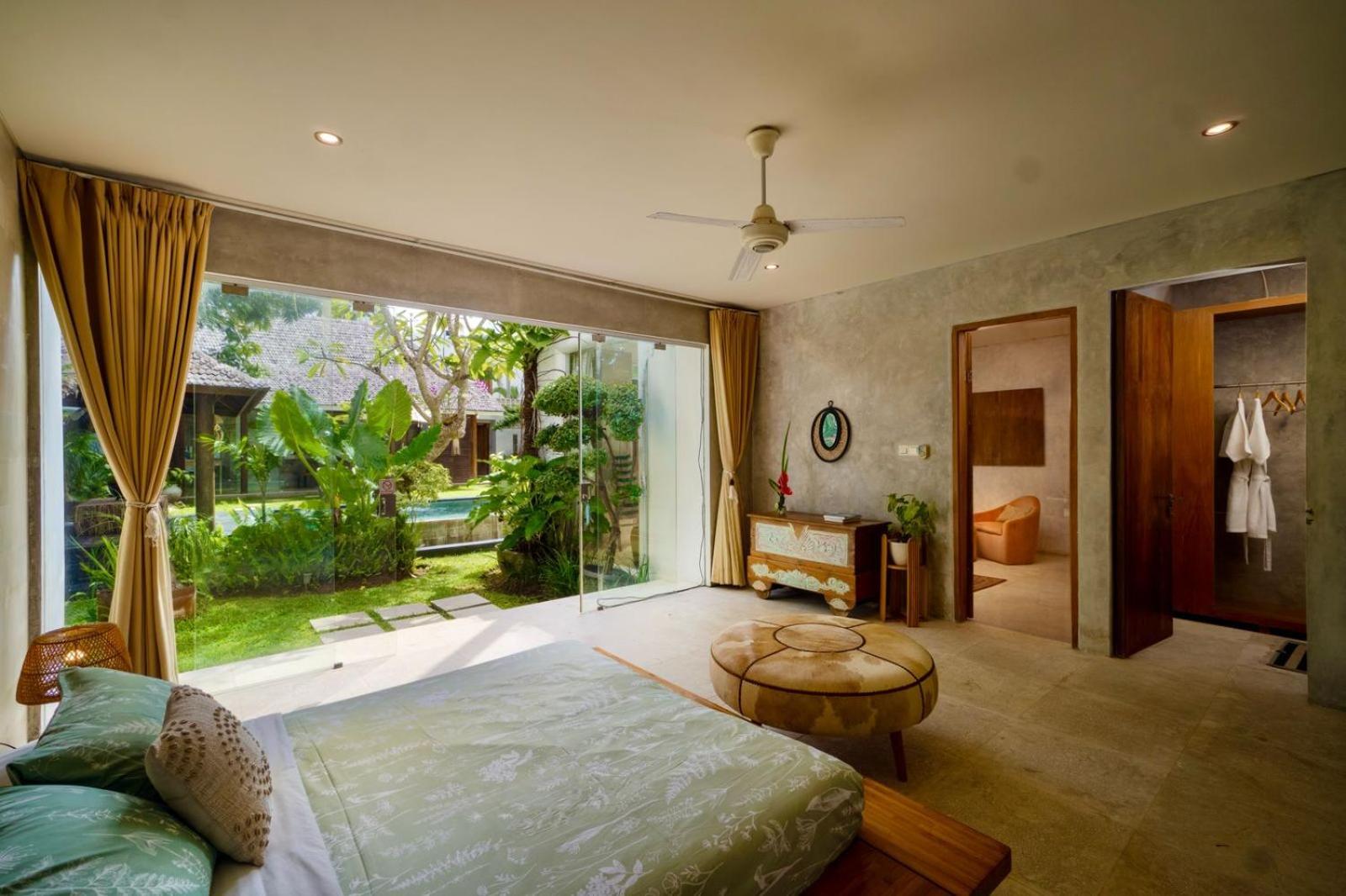 Villa Tropical Batik - Large Garden & Pool, Concierge! 3mins To Beach, Clubs, Cafes *