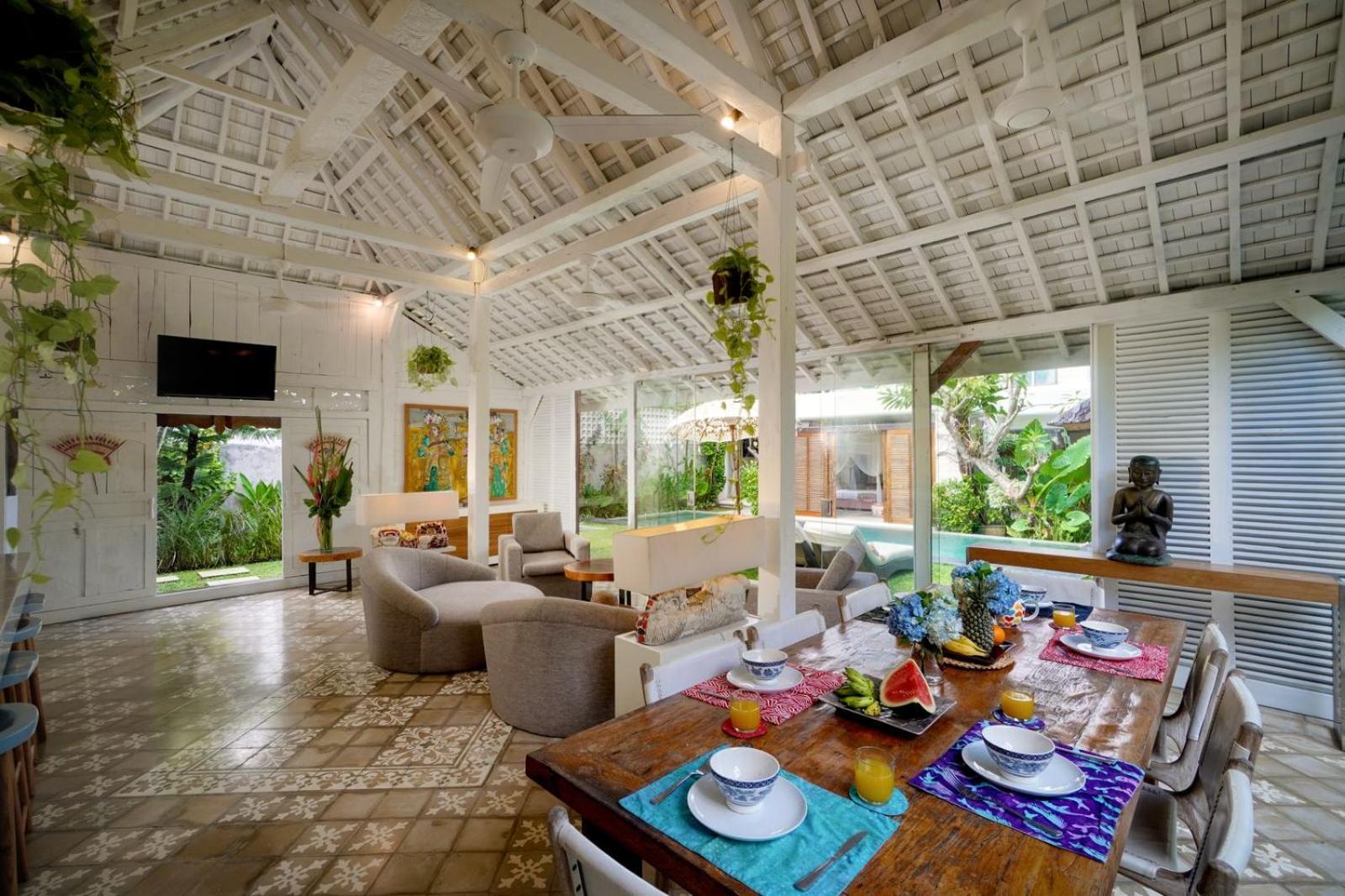 Tropical Batik - Large Garden & Pool, Concierge! 3mins To Beach, Clubs, Cafes Villa
