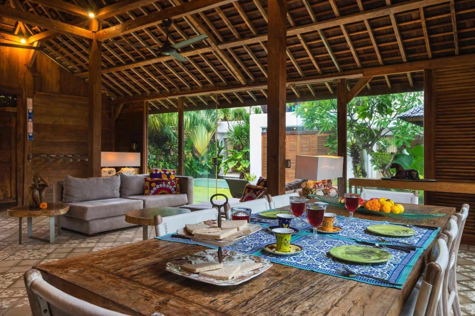 Tropical Batik - Large Garden & Pool, Concierge! 3mins To Beach, Clubs, Cafes *